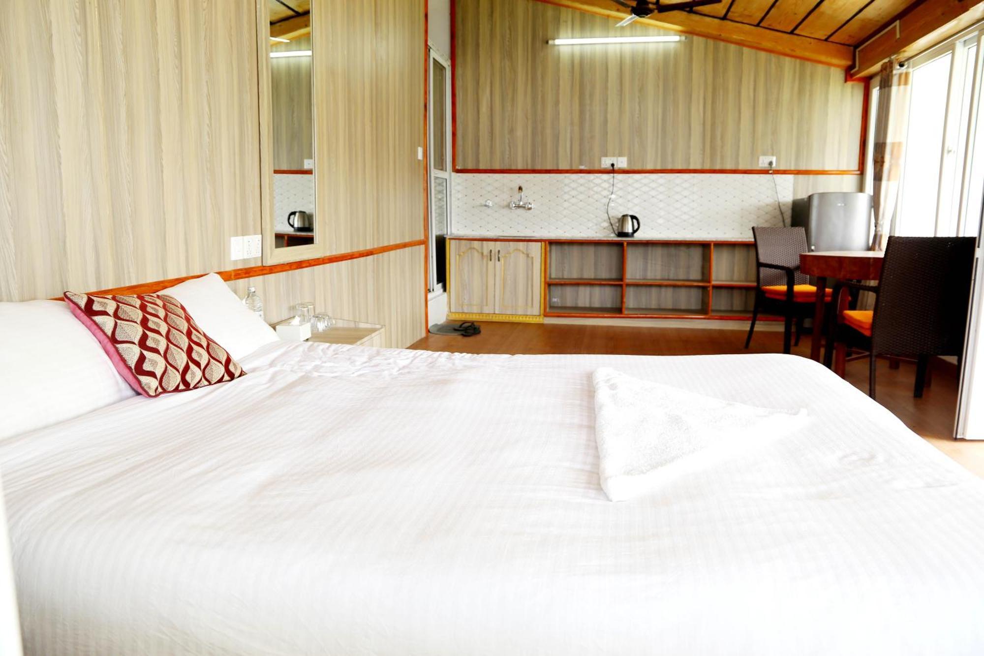 Hotel Waterside Покхара Экстерьер фото